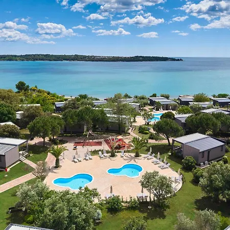 Сasa de vacaciones Stunning In Novigrad With Swimming Pool