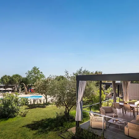 Сasa de vacaciones Stunning In Novigrad With Swimming Pool