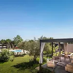 Prázdninový dům Stunning In Novigrad With Swimming Pool